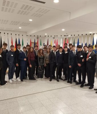 Il Fermi di Parete conquista la Campania e vola a Bruxelles: il successo dei “Re-Waves”