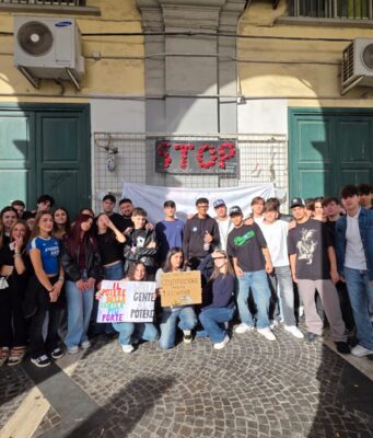 Contro il silenzio, la forza delle parole: il Liceo Fermi realizza il “Muro delle idee”